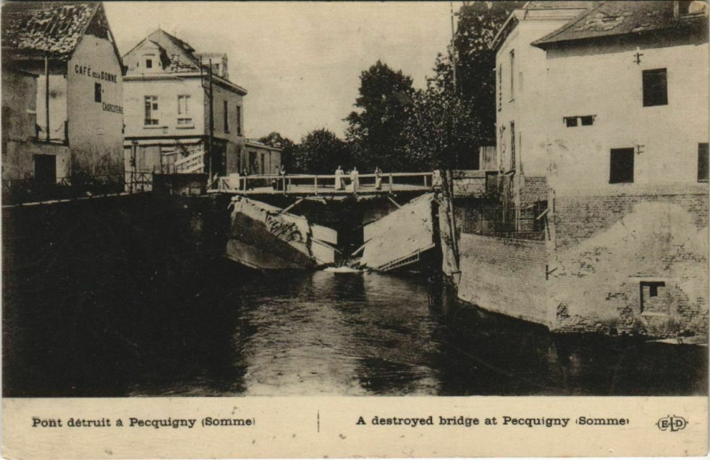 Carte postale ancienne Pont detruit a Pecquigny à Y