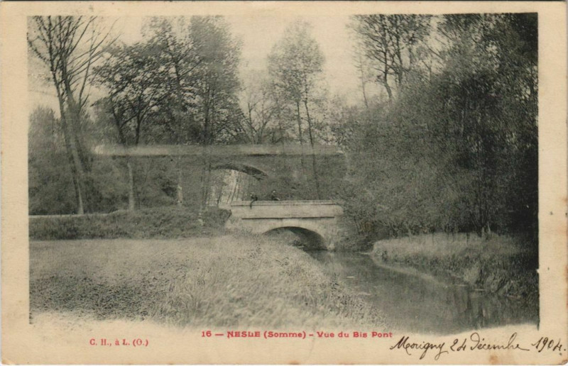 Carte postale ancienne Nesle - Vue du Bis Pont à Nesle