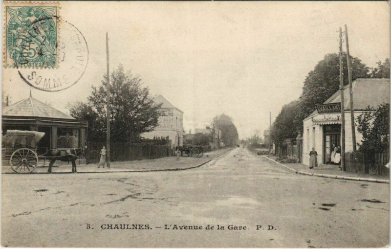 Carte postale ancienne Chaulnes - L'Avenue de la Gare à Chaulnes