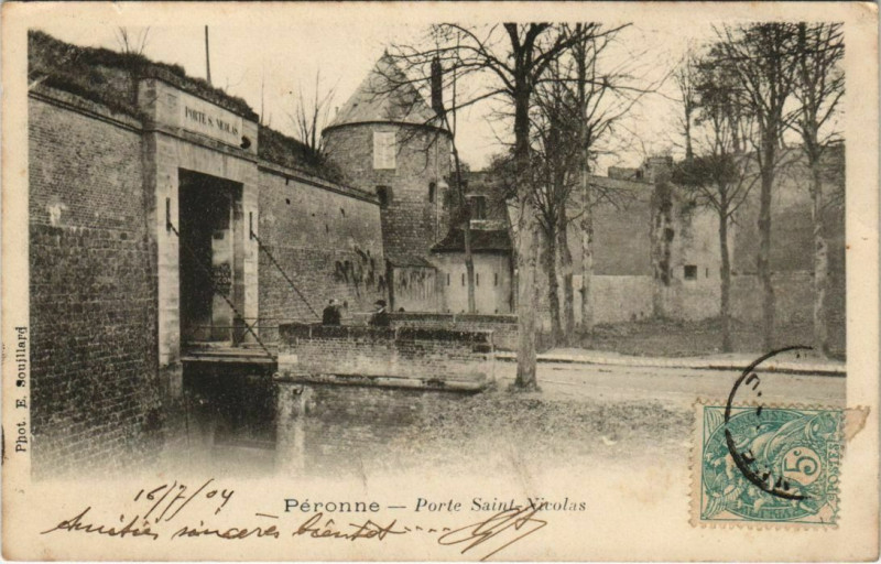 Carte postale ancienne Peronne - Porte Saint-Nicolas à Péronne