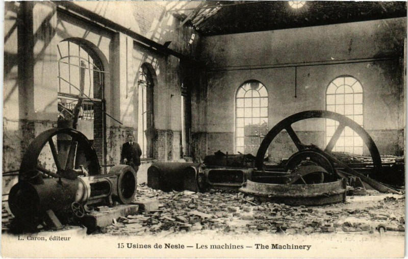 Carte postale ancienne Usines de Nesle - Les machines à Nesle