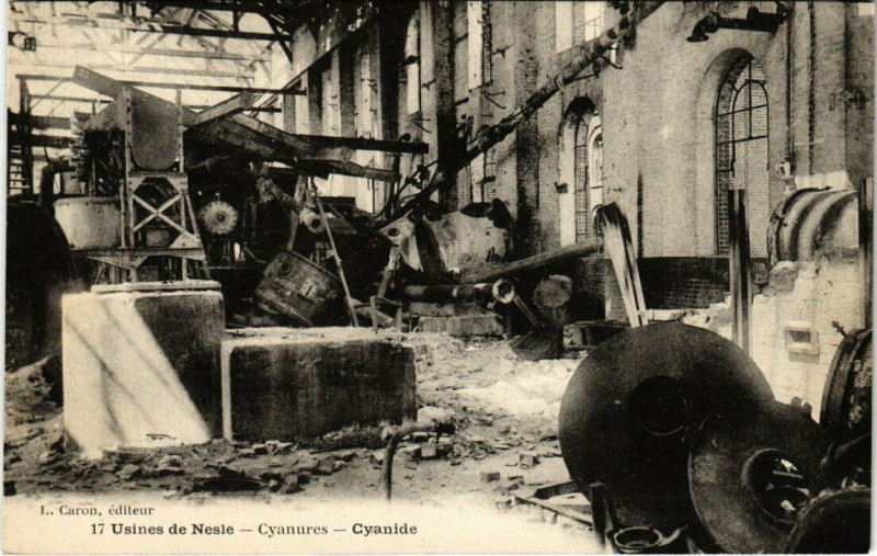 Carte postale ancienne Usines de Nesle - Cyanures à Nesle