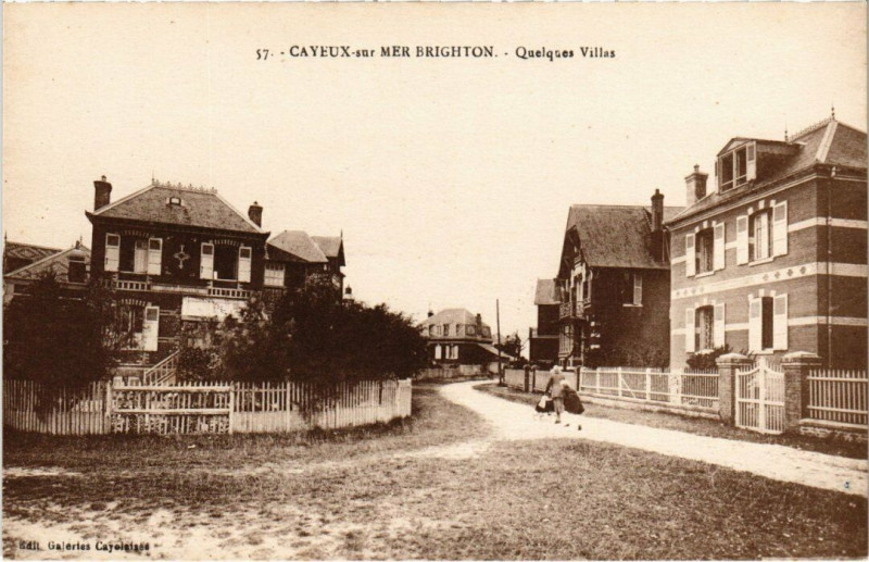 Carte postale ancienne Cayeux-sur-Mer-Brighton - Quelques Villas à Cayeux-sur-Mer