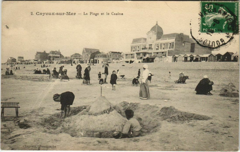 Carte postale ancienne Cayeux-sur-Mer - La Plage et le Casino à Cayeux-sur-Mer