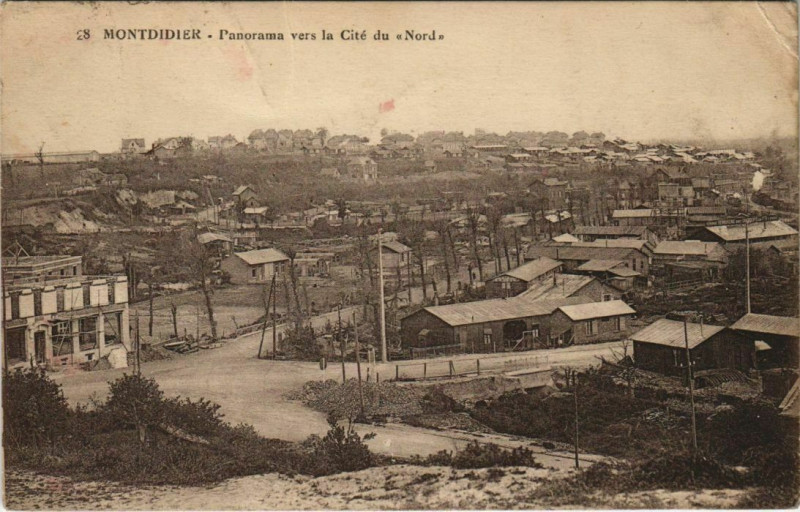 Carte postale ancienne Montdidier - Panoram vers la Cite du Nord à Montdidier