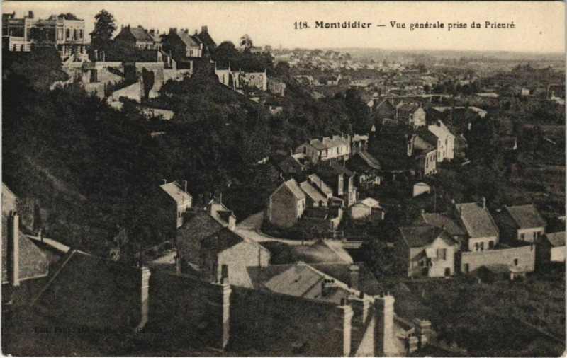 Carte postale ancienne Montdidier - Vue générale prise du Prieure à Montdidier