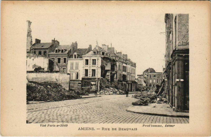 Carte postale ancienne Amiens - Rue de Beauvais à Amiens