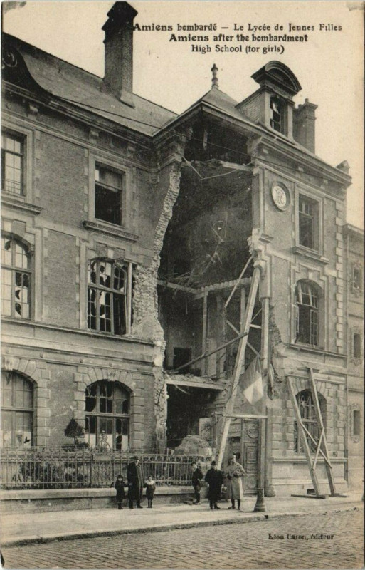 Carte postale ancienne Amiens bombarde - Le Lycée de Jeunes Filles à Amiens