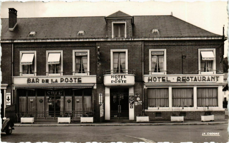 Carte postale ancienne Poix Hotel de la Poste
