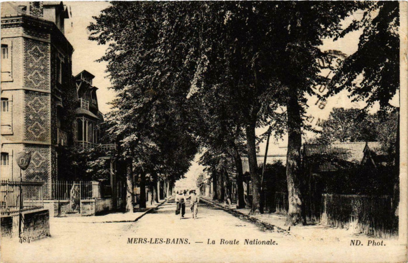 Carte postale ancienne Mers-les-Bains Route Nationale à Mers-les-Bains
