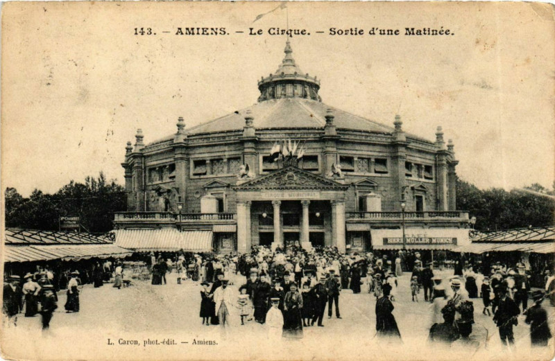 Carte postale ancienne Somme Amies Le Cirque Sortie d'une Matinée