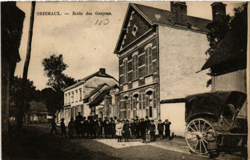 Carte postale ancienne Ecole des Garçons à Oresmaux