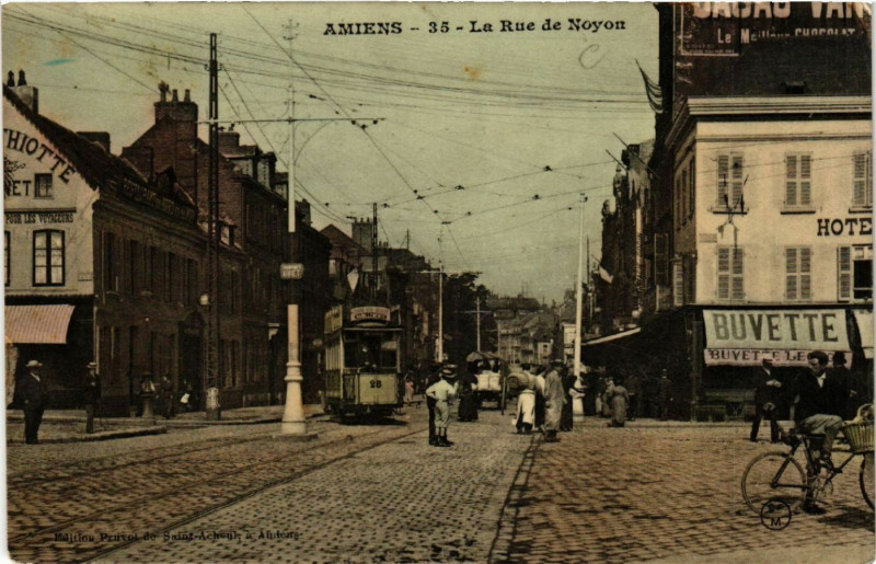 Carte postale ancienne Amiens - La Rue de Noyon à Amiens