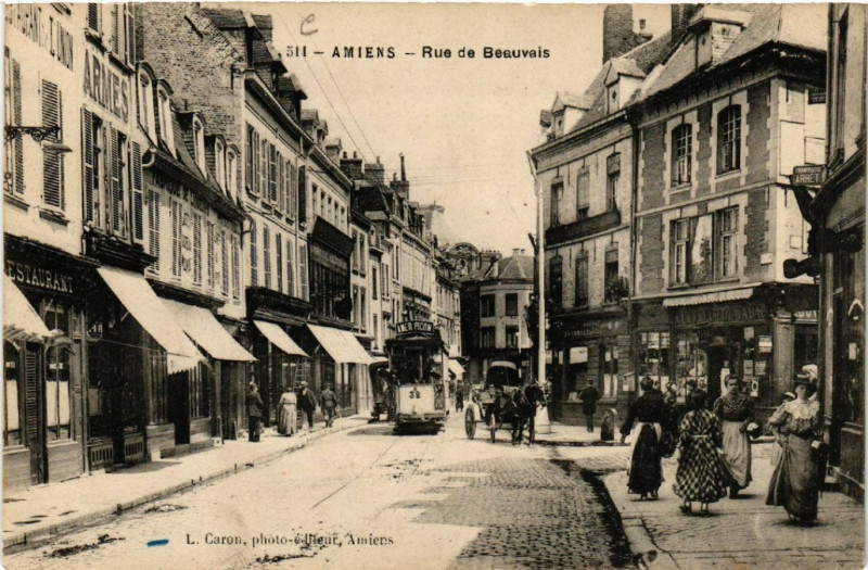 Carte postale ancienne Amiens - Rue de Beauvais à Amiens