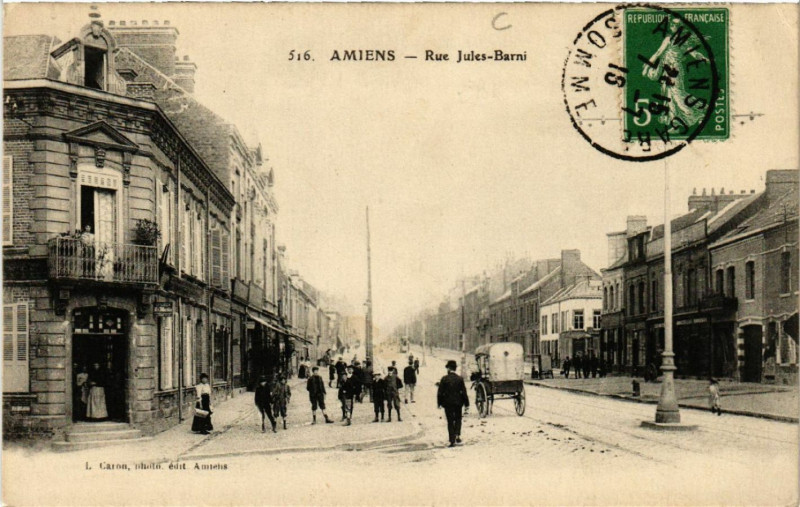Carte postale ancienne Amiens - Rue Jules-Barni à Amiens