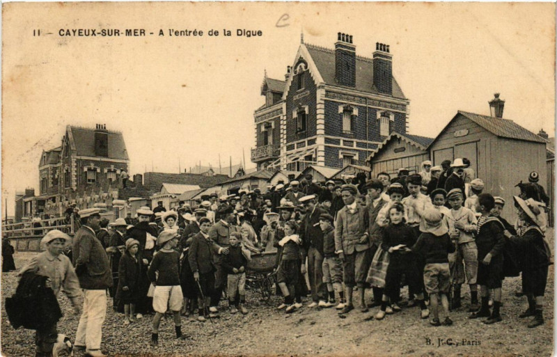 Carte postale ancienne Cayeux-sur-Mer - A L'entrée de la Digue à Cayeux-sur-Mer