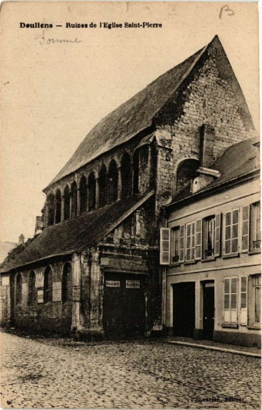 Carte postale ancienne Doullens - Ruines de l'Eglise Saint-Pierre à Doullens