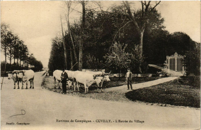 Carte postale ancienne Env. de Compiegne - Cuvilly - L'Entrée du Village à Y