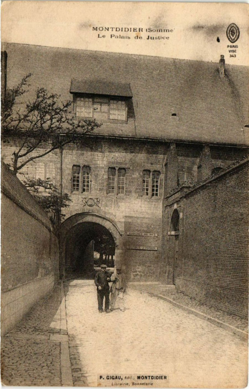 Carte postale ancienne Montdidier - Le Palais de Justice à Montdidier