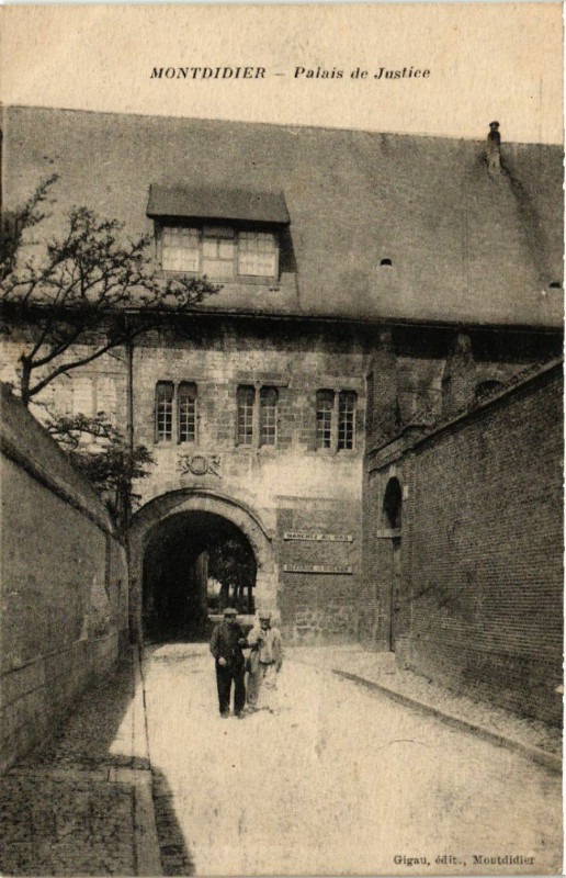 Carte postale ancienne Montdidier - Palais de Justice à Montdidier
