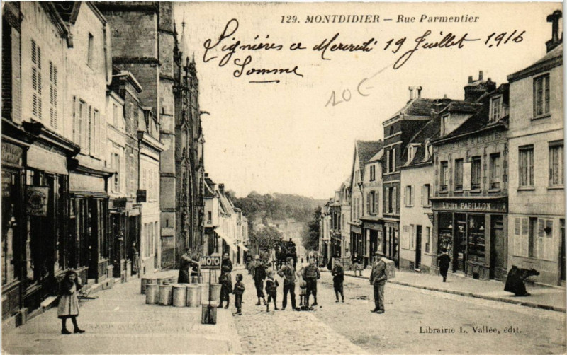 Carte postale ancienne Montdidier - Rue Parmentier à Montdidier