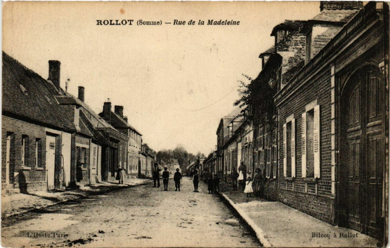 Carte postale ancienne Rollot - Rue de la Madeleine à Rollot
