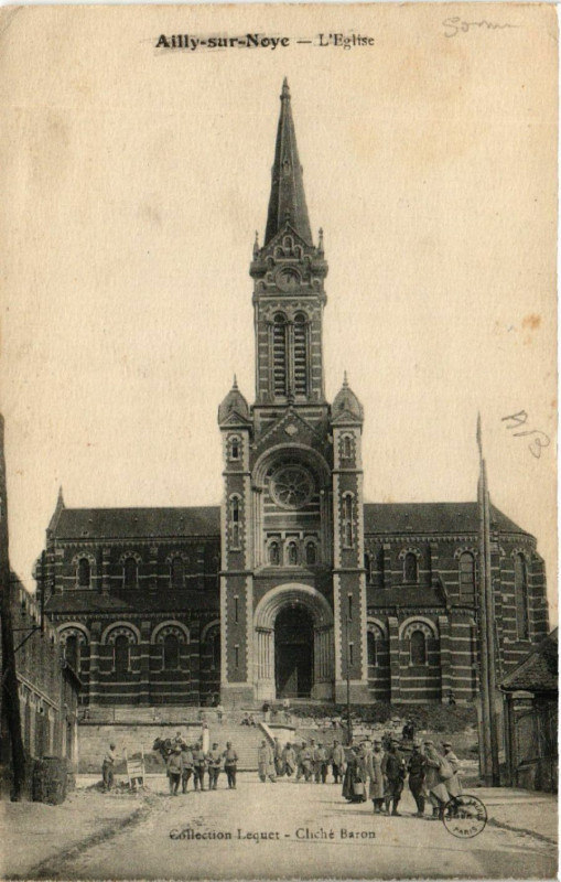Carte postale ancienne Ailly-sur-Noye - L'Eglise à Ailly-sur-Noye