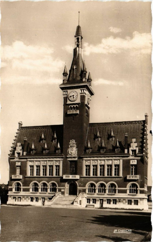 Carte postale ancienne Albert - L'Hotel de Ville à Albert