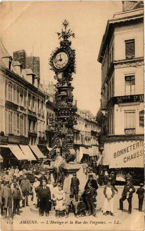 Carte postale ancienne Amiens - L'Horloge et la Rue des Vergeaux à Amiens