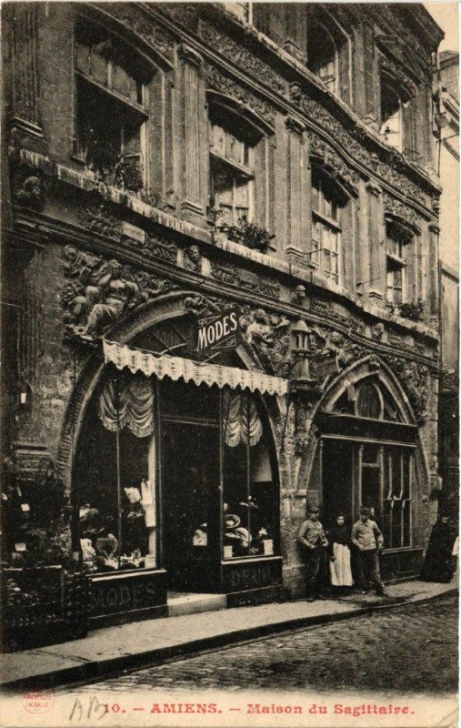 Carte postale ancienne Amiens - Maison du Sagittaire à Amiens