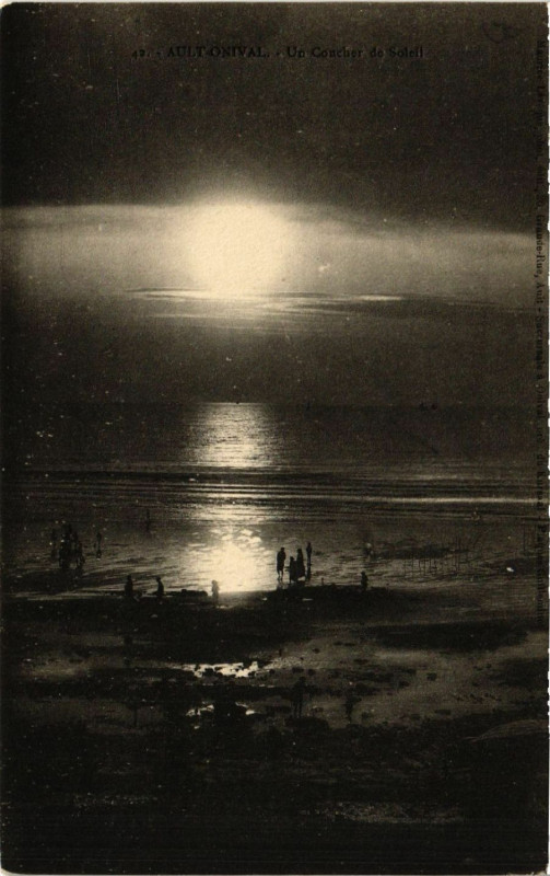 Carte postale ancienne Ault-Onival - Un COUCHEr de Soleil à Ault