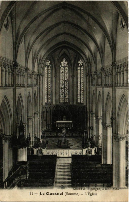 Carte postale ancienne Le Quesnel - L'Eglise au Quesnel