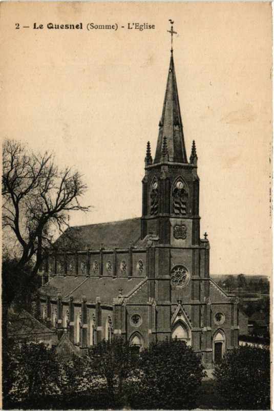 Carte postale ancienne Le Quesnel - L'Eglise au Quesnel