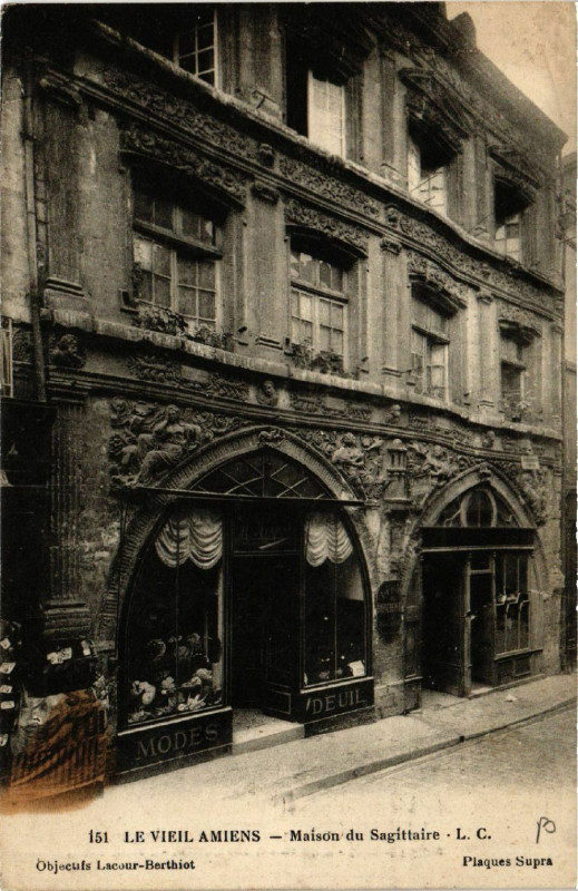 Carte postale ancienne Le Vieil Amiens - Maison du Sagittaire à Amiens