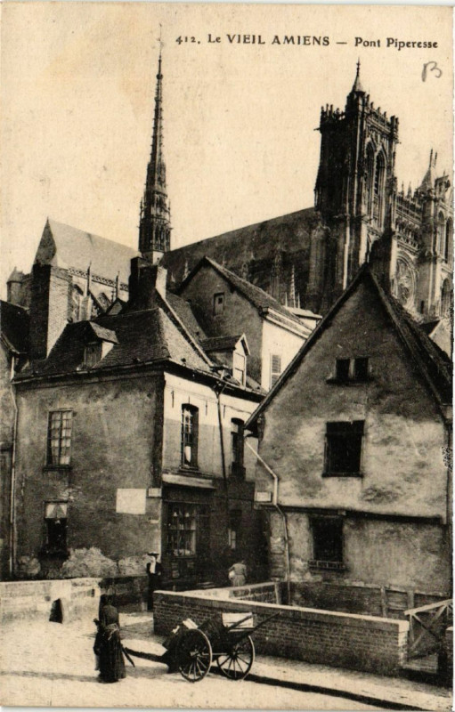 Carte postale ancienne Le Vieil Amiens - Pont Piperesse à Amiens