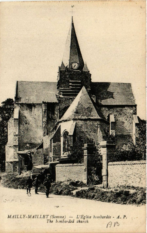 Carte postale ancienne Mailly-Maillet - L'Eglise bombardée - The bombarded church à Mailly-Maillet