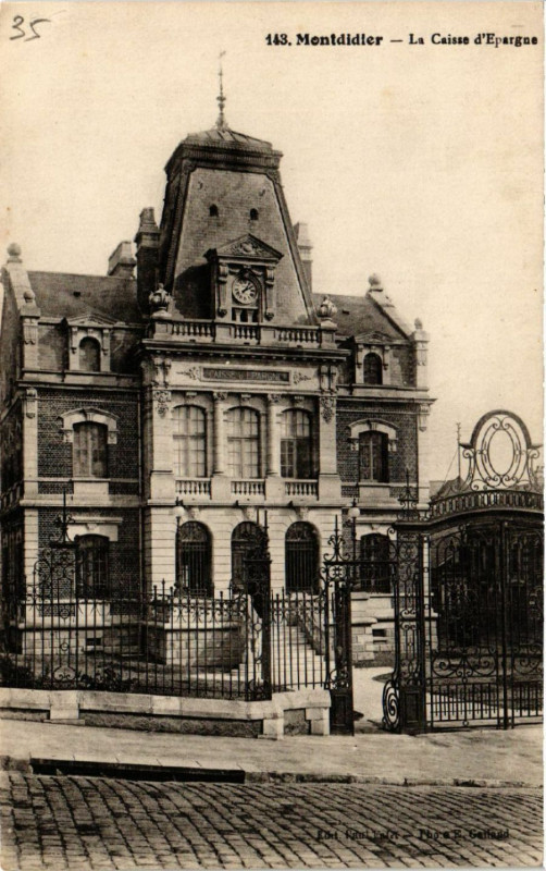 Carte postale ancienne Montdidier - La Caisse d'Epargne à Montdidier