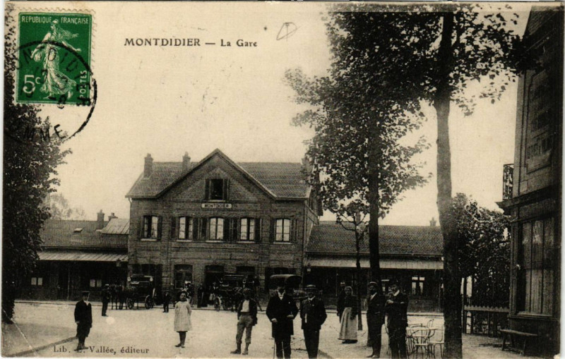 Carte postale ancienne Montdidier - La Gare à Montdidier