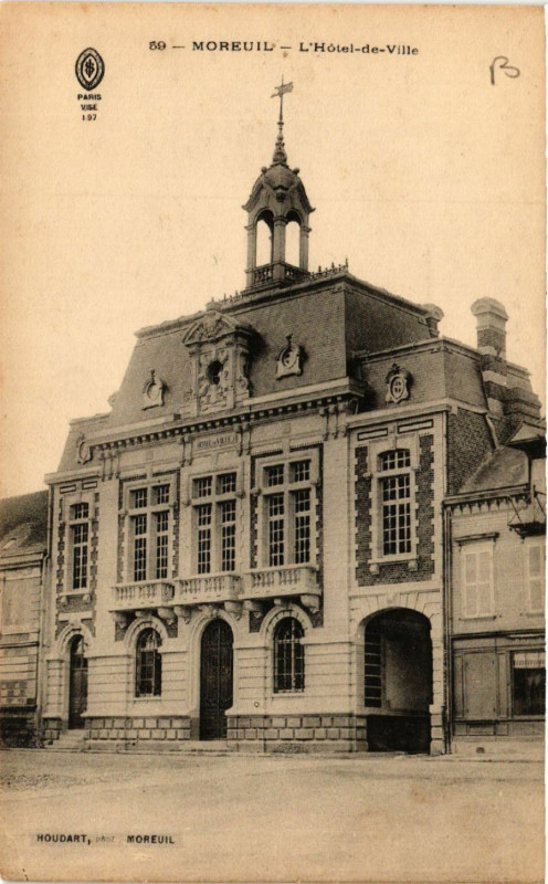 Carte postale ancienne Moreuil - L'Hotel-de-Ville à Moreuil