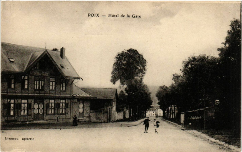 Carte postale ancienne Poix - Hotel de la Gare