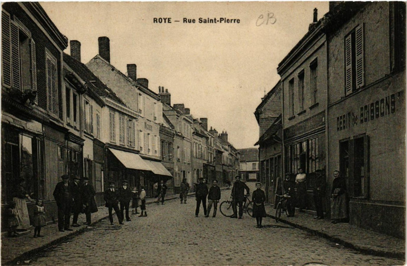 Carte postale ancienne Roye - Rue Saint-Pierre à Roye