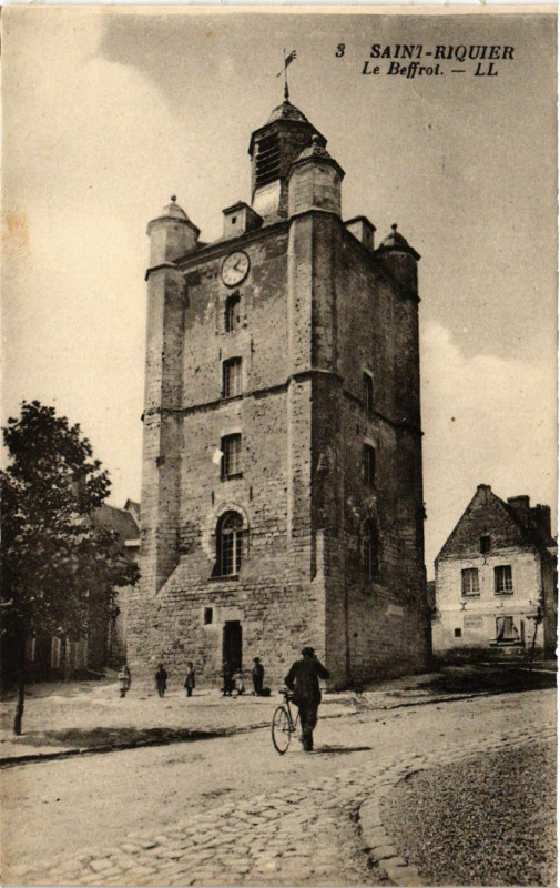 Carte postale ancienne Saint-Riquier - Le Beffroi à Saint-Riquier