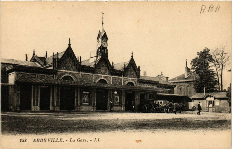 Carte postale ancienne Abbeville - La Gare à Abbeville
