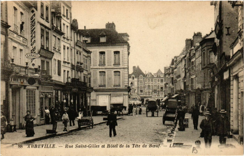 Carte postale ancienne Abbeville - Rue Saint-Gilles et Hotel de la Tete de Boeuf à Abbeville