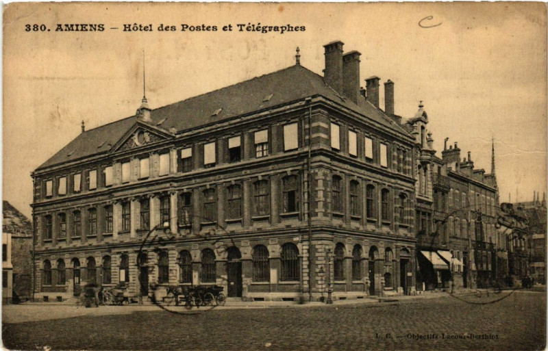 Carte postale ancienne Amiens - Hotel des Postes et Télégraphes à Amiens