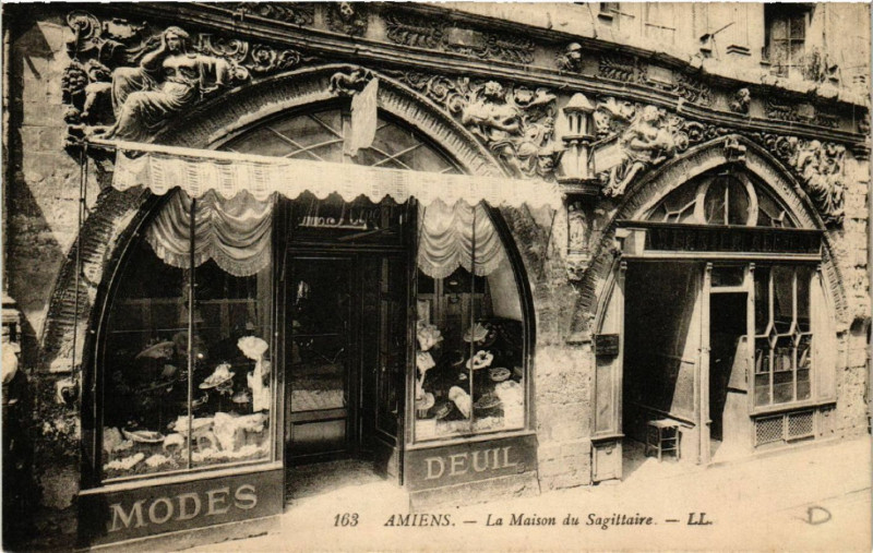 Carte postale ancienne Amiens - La Maison du Sagittaire à Amiens