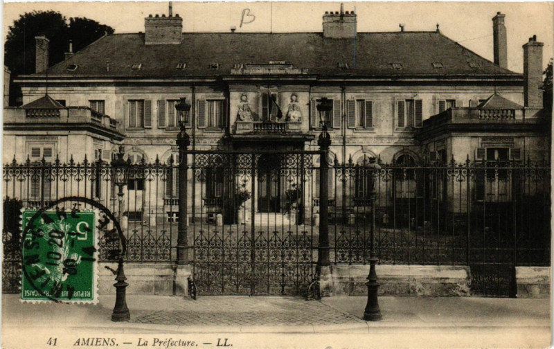 Carte postale ancienne Amiens - La Prefecure à Amiens