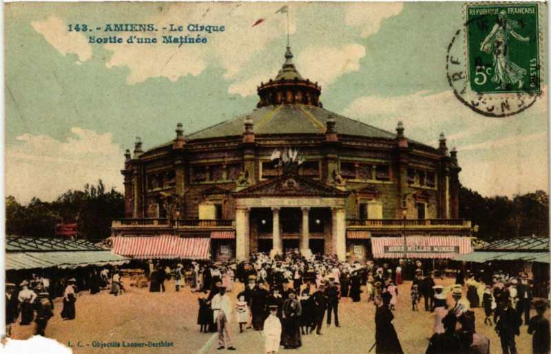 Carte postale ancienne Amiens - Le Cirque - Sortie d'une Matines à Amiens