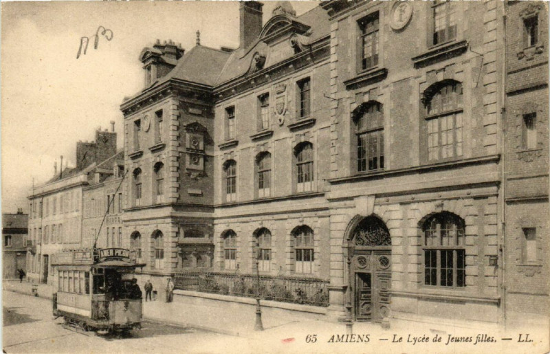 Carte postale ancienne Amiens - Le Lycée de Jeunes filles à Amiens