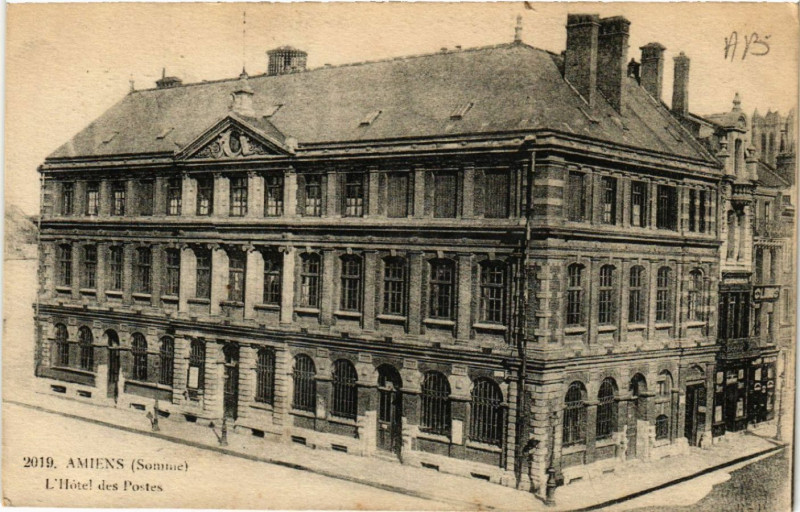 Carte postale ancienne Amiens - L'Hotel des Postes à Amiens